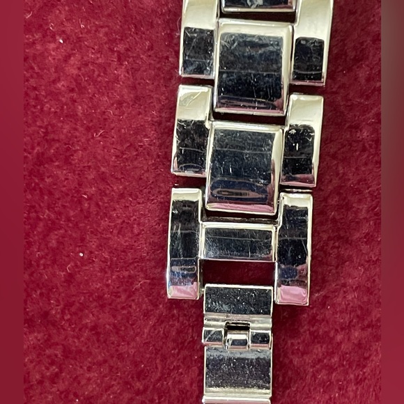 VGC Vintage AVON Floating Charms Silver tone Wristwatch. - Picture 15 of 16